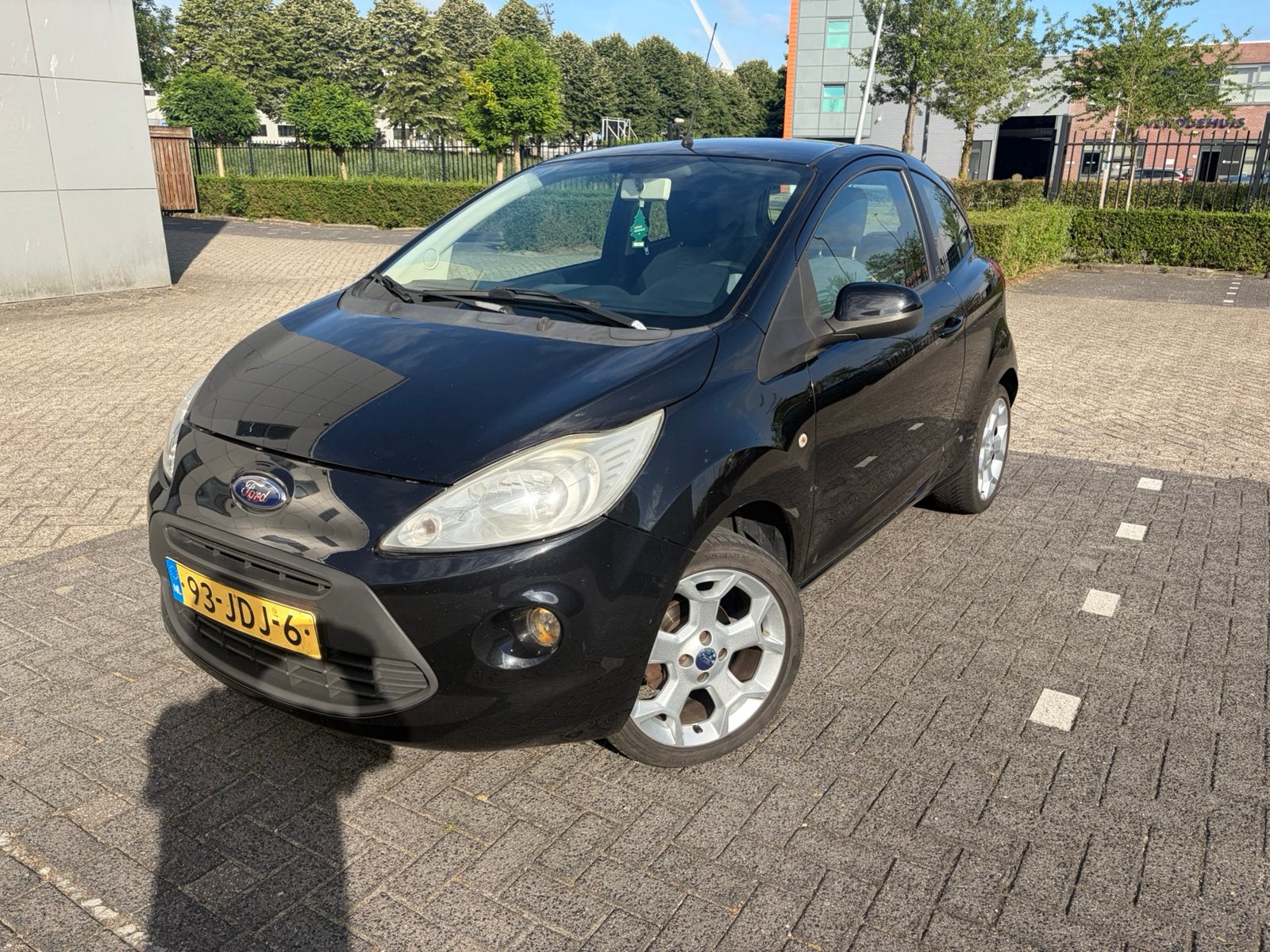 Ford Ka 1.2 Titanium Edition airco el.ramen boekjes compleet, Auto's, Ford, Voorwielaandrijving, Stof, 1242 cc, 4 cilinders
