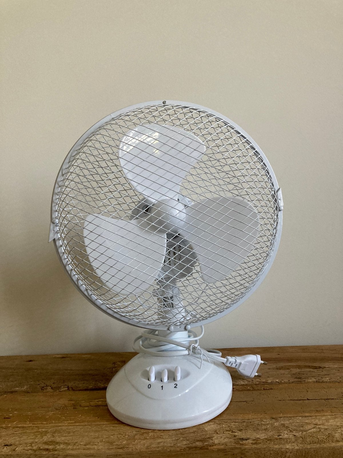 Witte Tafelventilator., Witgoed en Apparatuur, Ventilatoren, Ophalen of Verzenden, Zo goed als nieuw, Tafelventilator