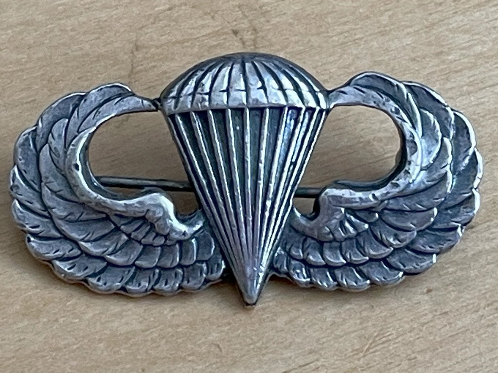 WW2 US, speld, metaal, Airborne/glider origineel STERLING, Verzamelen, Ophalen of Verzenden, Landmacht, Amerika, Embleem of Badge