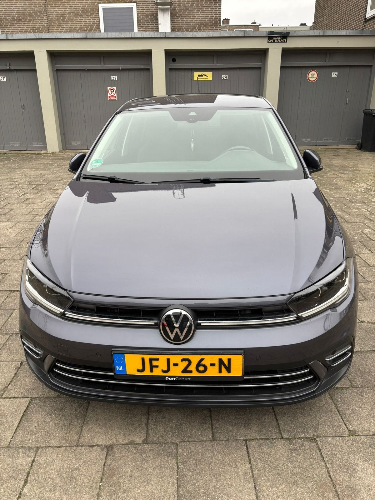 Volkswagen Polo 1.0 TSI 110pk Dsg-7 2022 Grijs, Auto's, Stof, Euro 6, Parkeerassistent, Grijs