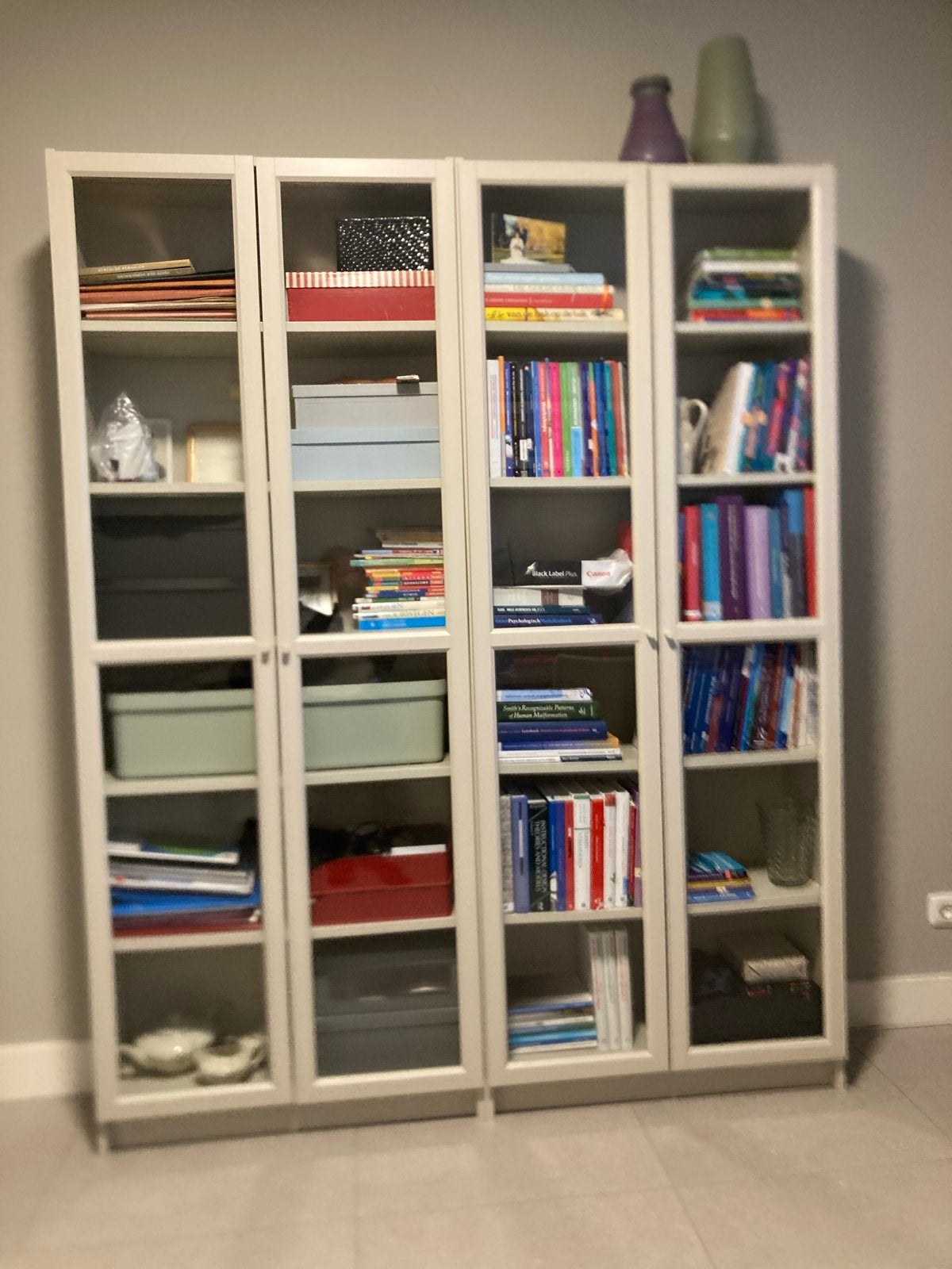 IKEA Billy Boekenkasten met Glazen Deuren - Beige/Zandkleur, Huis en Inrichting, Ophalen, 100 tot 150 cm, 200 cm of meer, 25 tot 50 cm