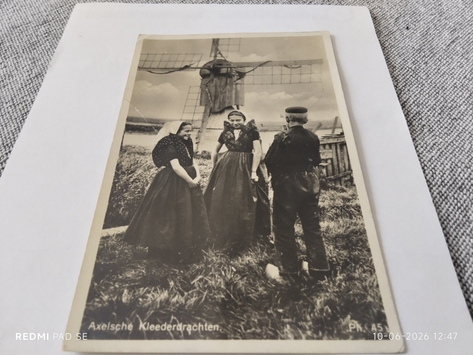 ANSICHT: Axel Zeeuwse Klederdracht Molen 1935, Verzamelen, Ansichtkaarten | Nederland, Ophalen of Verzenden, 1920 tot 1940, Gelopen