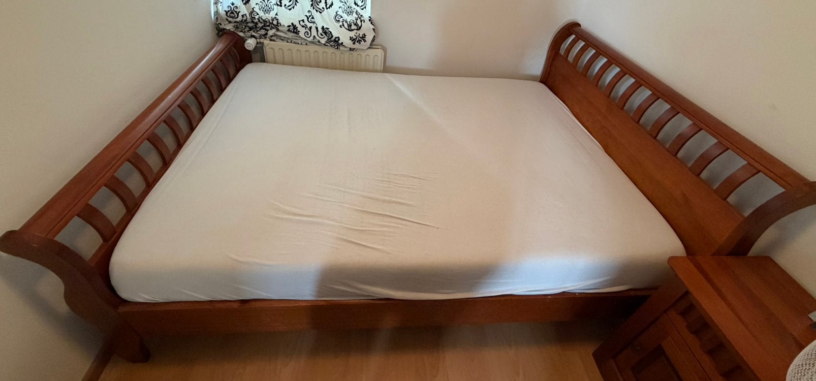 Bed met bijbehorende nachtkastje, Ophalen, Gebruikt, Tweepersoons, 140 cm