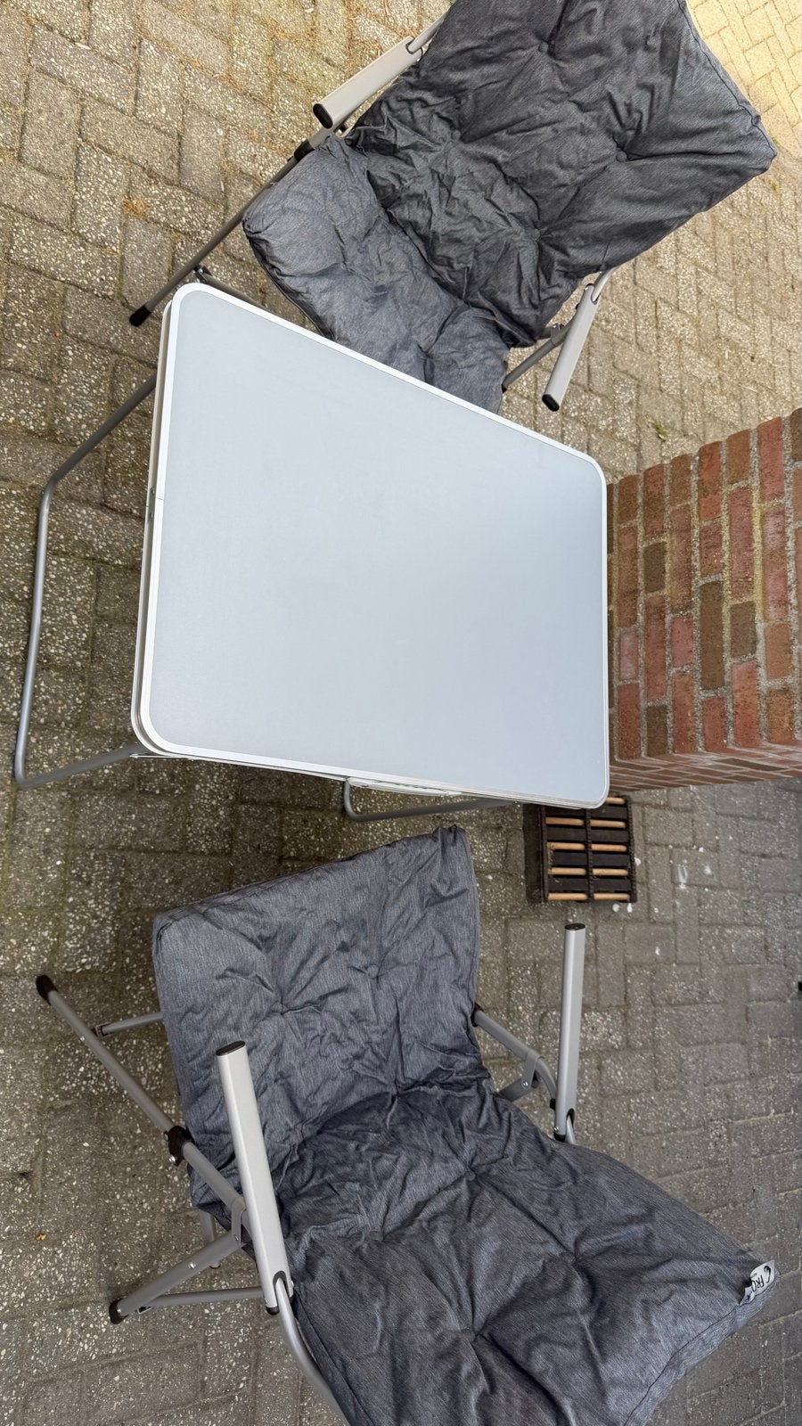 Lichtgewicht campingtafel met 2 Froyak stoelen, Ophalen, Zo goed als nieuw, Campingtafel