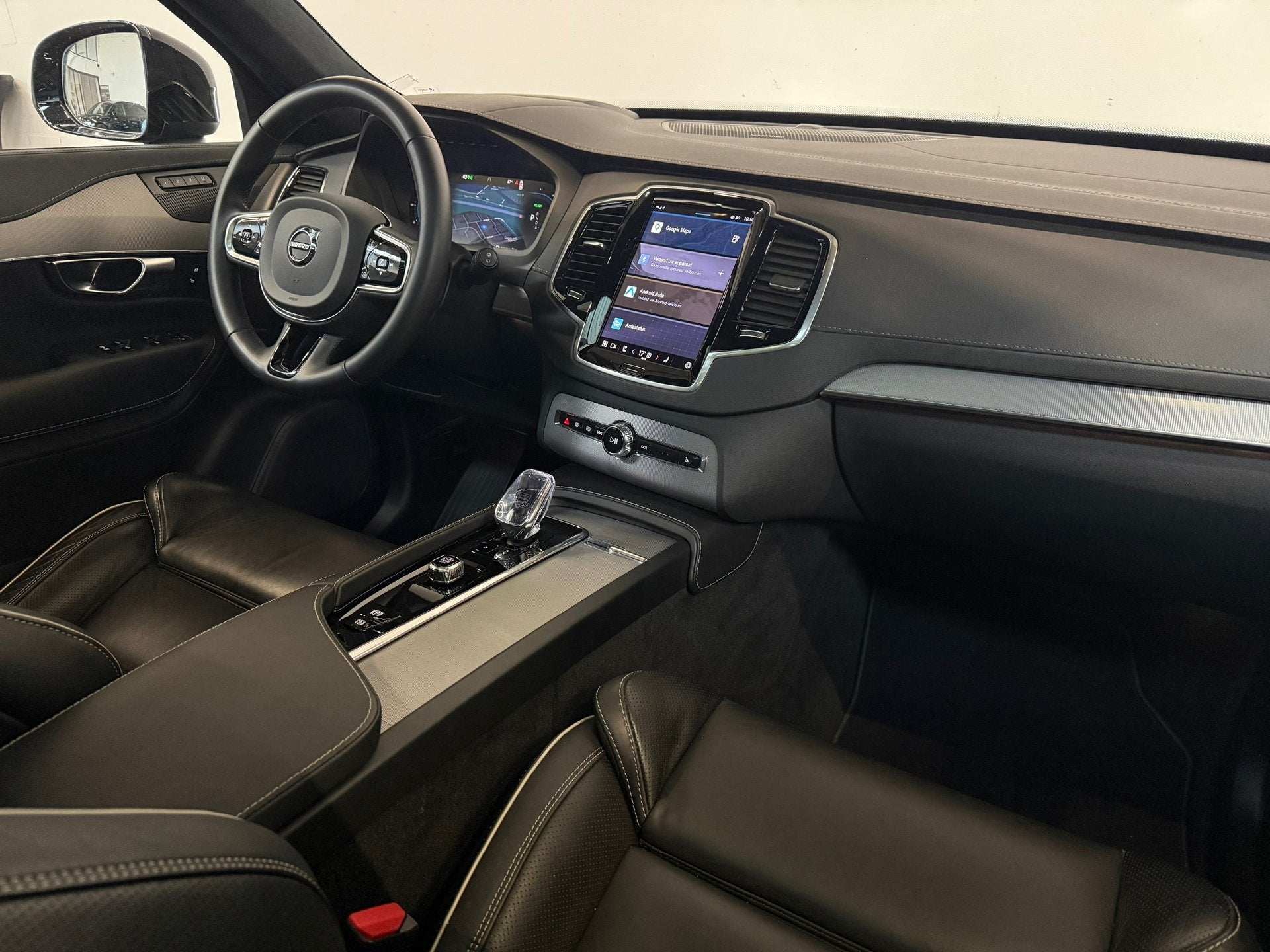Volvo XC90 2.0 T8 Recharge AWD Ultimate Dark Pano Luchtverin, Auto's, Dealer onderhouden, Gebruikt, 4 cilinders, 1969 cc