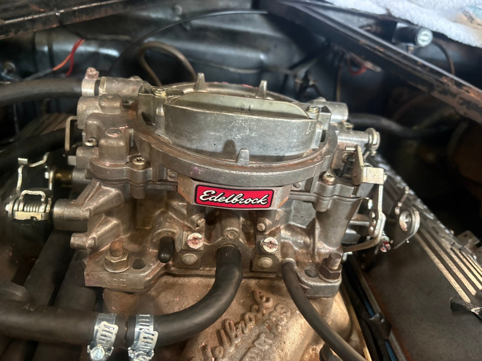 Edelbrock 1405 600 cfm handchoke . Lopend te controleren, Auto-onderdelen, Gebruikt, Edelbrock, Oldsmobile, Ophalen of Verzenden