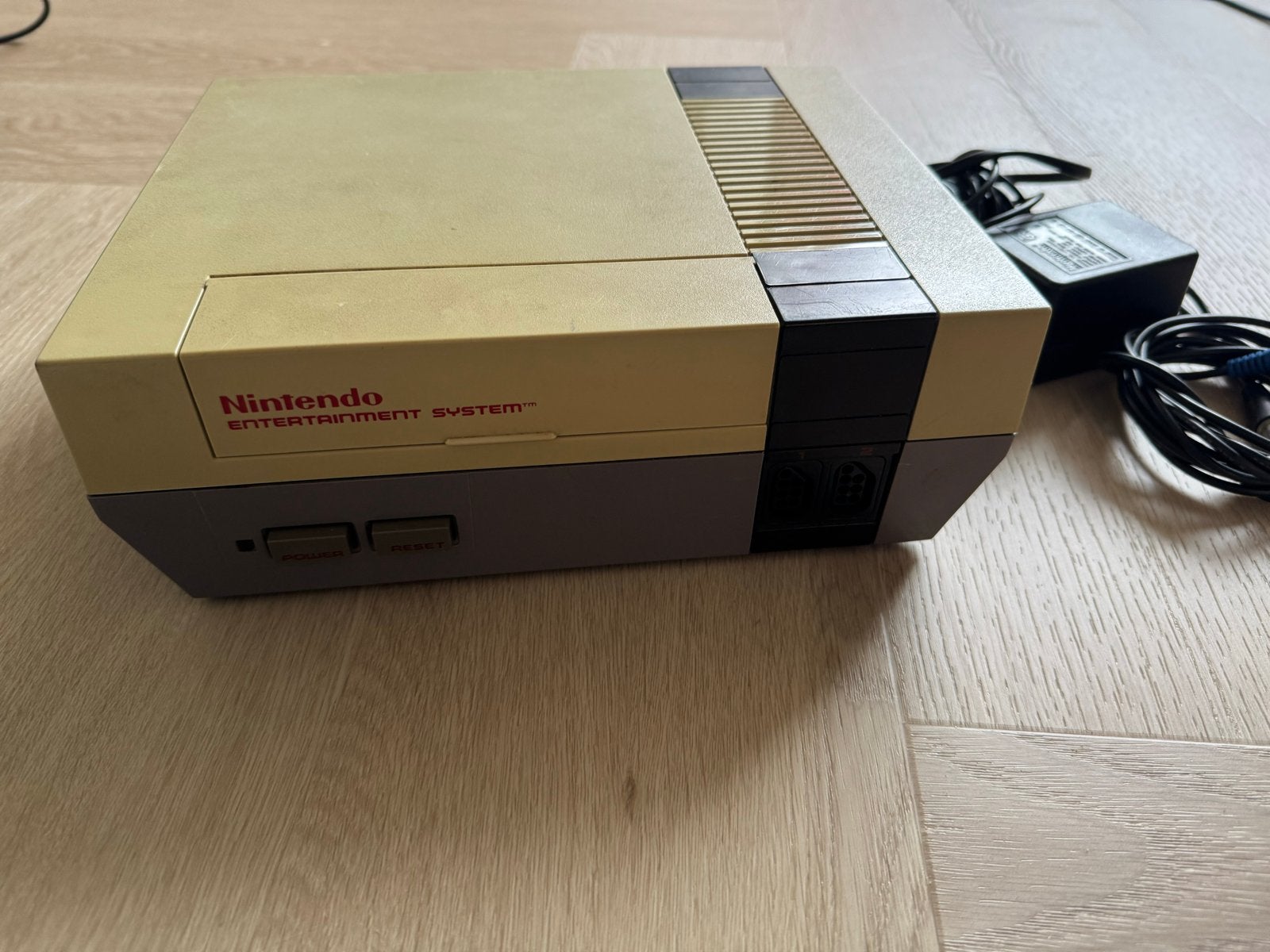 Nintendo NES compleet met 7 spellen, 3 controllers en Zapper, Spelcomputers en Games, Ophalen, Gebruikt, Met 3 controllers of meer