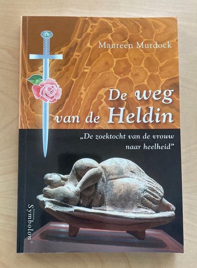 M. Murdock - De weg van de heldin - (als) nieuw, Ophalen of Verzenden, Zo goed als nieuw, M. Murdock