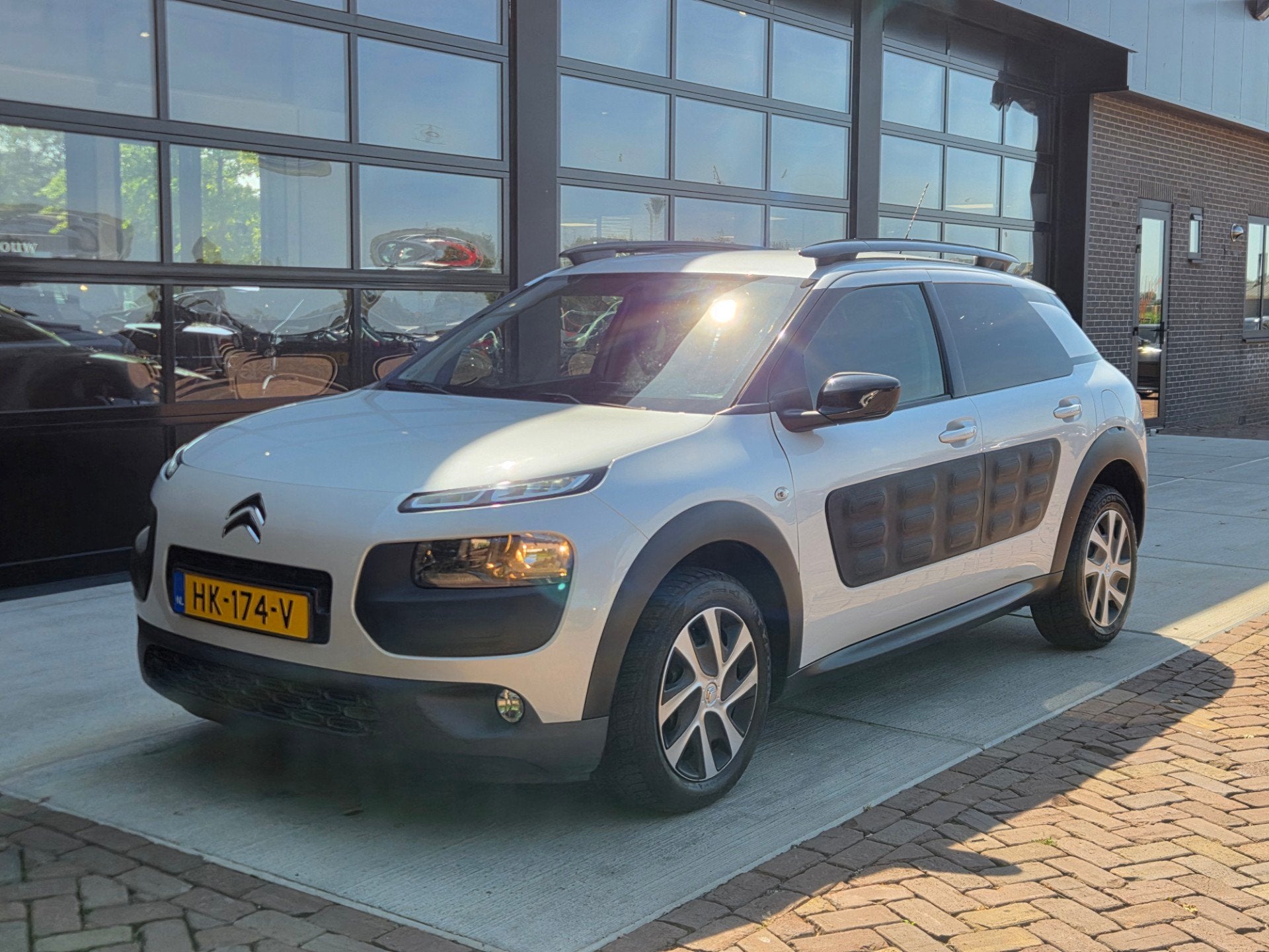 Citroen C4 Cactus 1.2 PureTech Feel | Trekhaak | Navigatie, Voorwielaandrijving, Gebruikt, 1199 cc, 82 pk