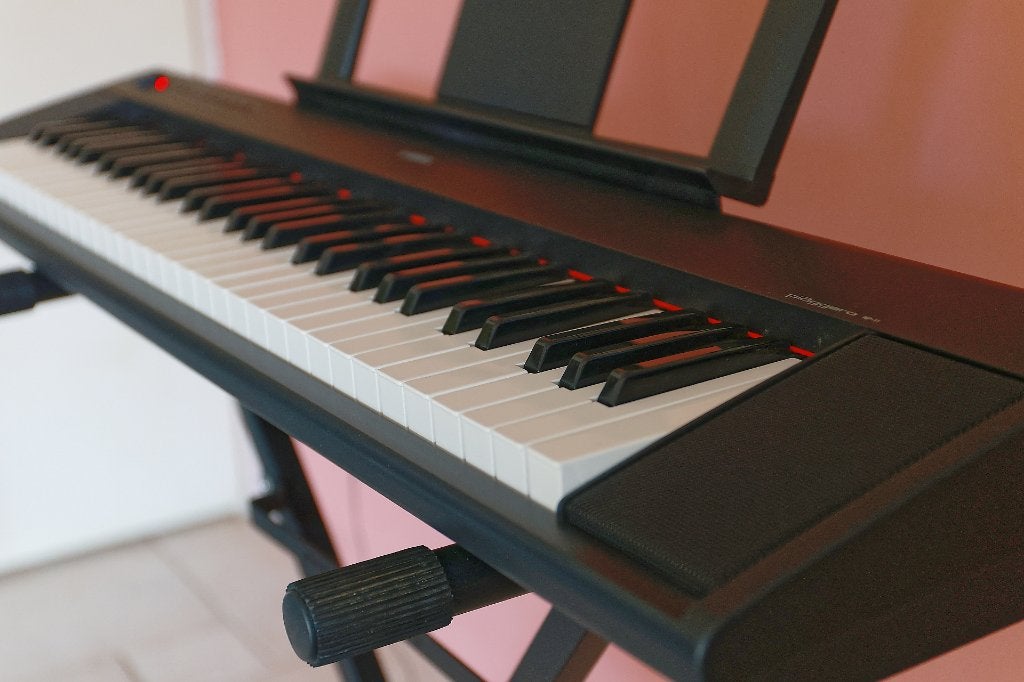 Yamaha Piaggero NP-11 keyboard, met adapter en standaard !, Ophalen, 61 toetsen, Yamaha, Zo goed als nieuw