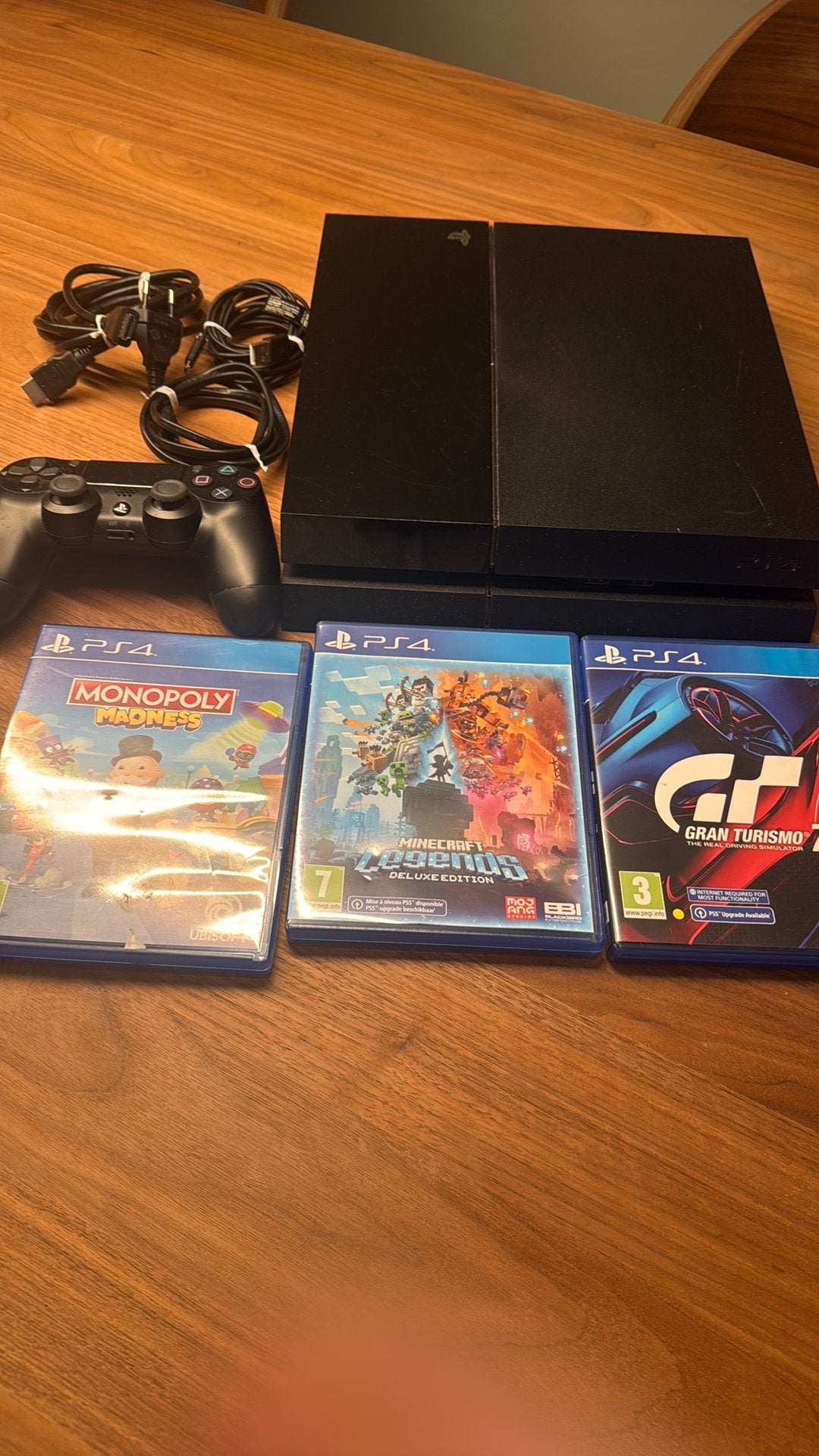 PlayStation 4 Slim met 3 games en 1 controller, Spelcomputers en Games, Gebruikt, Verzenden, Overige genres, Eén computer