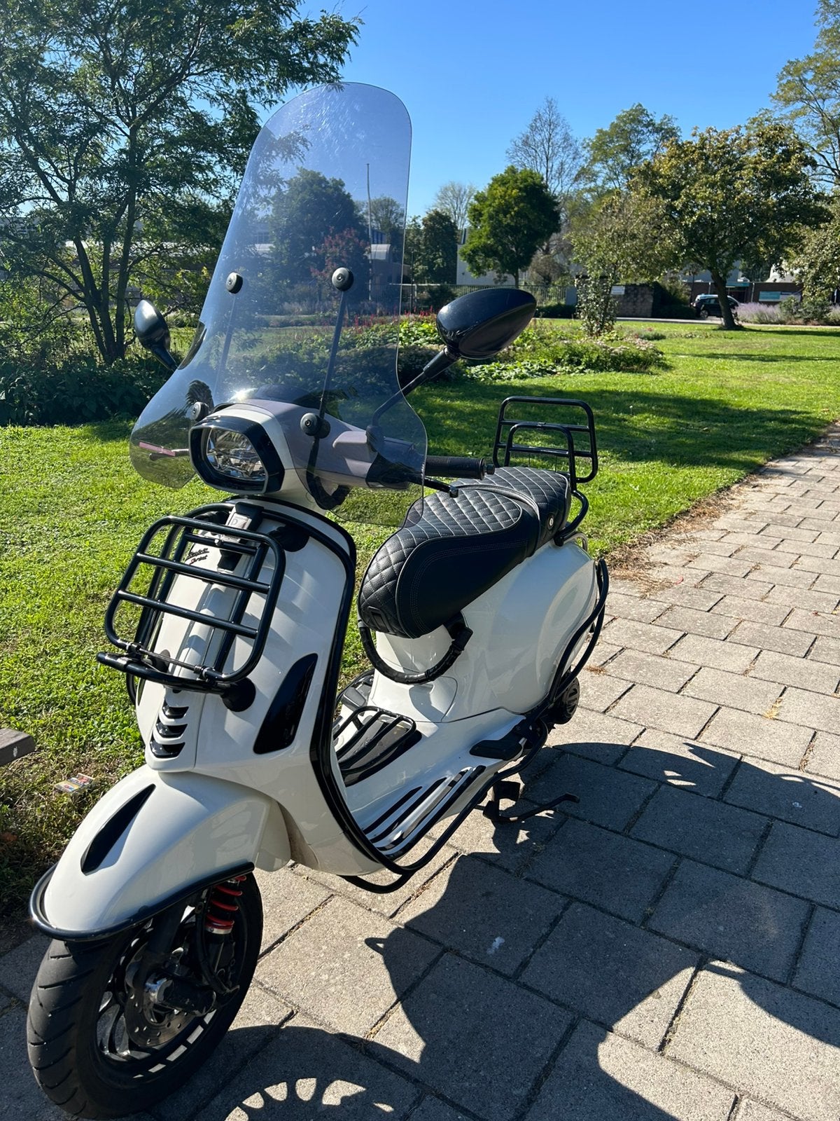 Witte Vespa Sprint met custom zadel en SIP teller, Gebruikt, Ophalen of Verzenden, Benzine, Maximaal 25 km/u