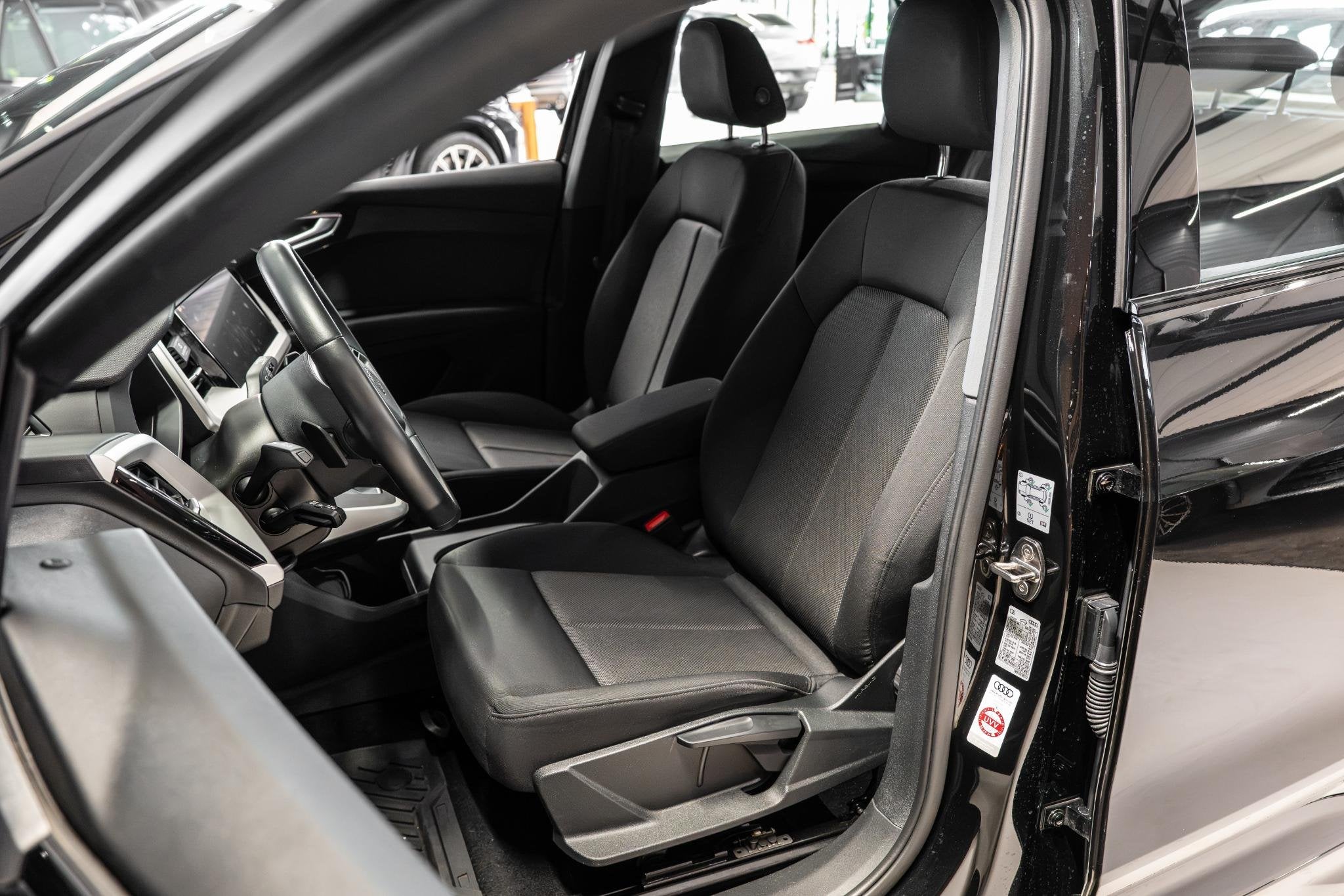 Audi Q4 e-tron 45 quattro S Edition 82 kWh S Line | Stoelver, Auto's, Gebruikt, Zwart, 82 kWh, Automatische klimaatregeling