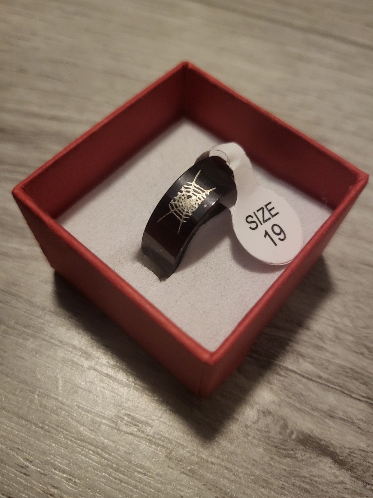 Nieuwe zwarte ring met spinnenweb design - Maat 19, Sieraden, Tassen en Uiterlijk, Ringen, IJzer of Staal, 19 tot 20, Zwart, Nieuw