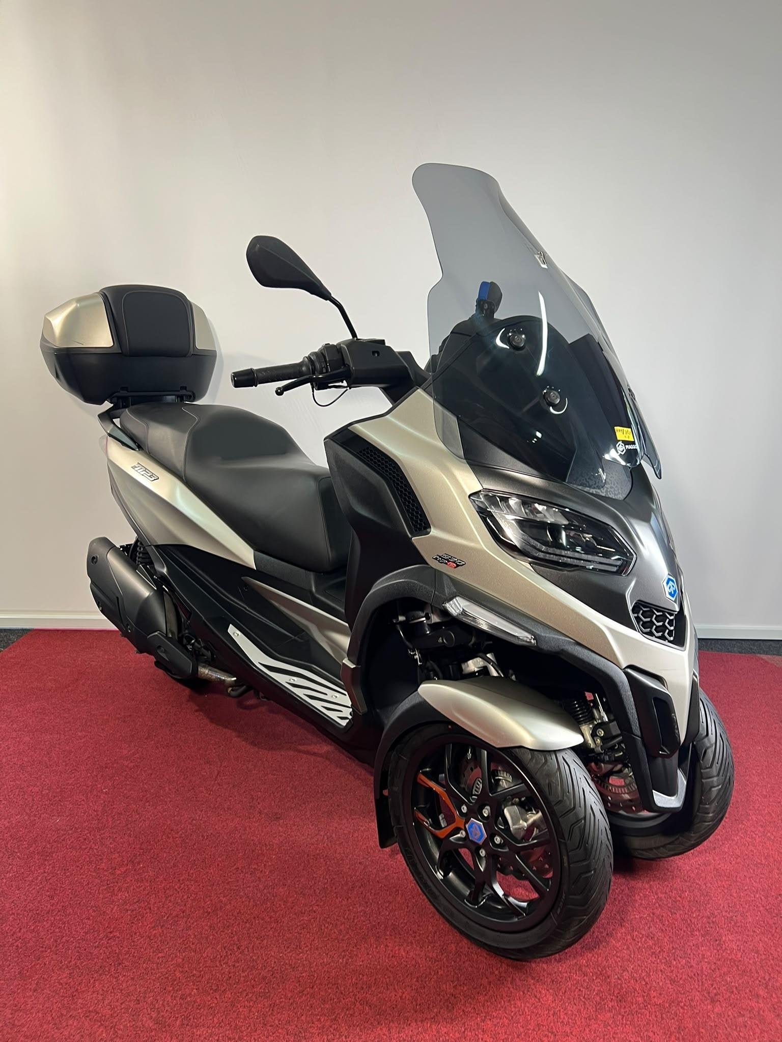 Piaggio MP3 530 HPE Exclusive 530 MP3 HPE Exclusive, Traction Control, Bedrijf, Piaggio Vespa B.V., Minervum 7272
4817 ZM  Breda, NL