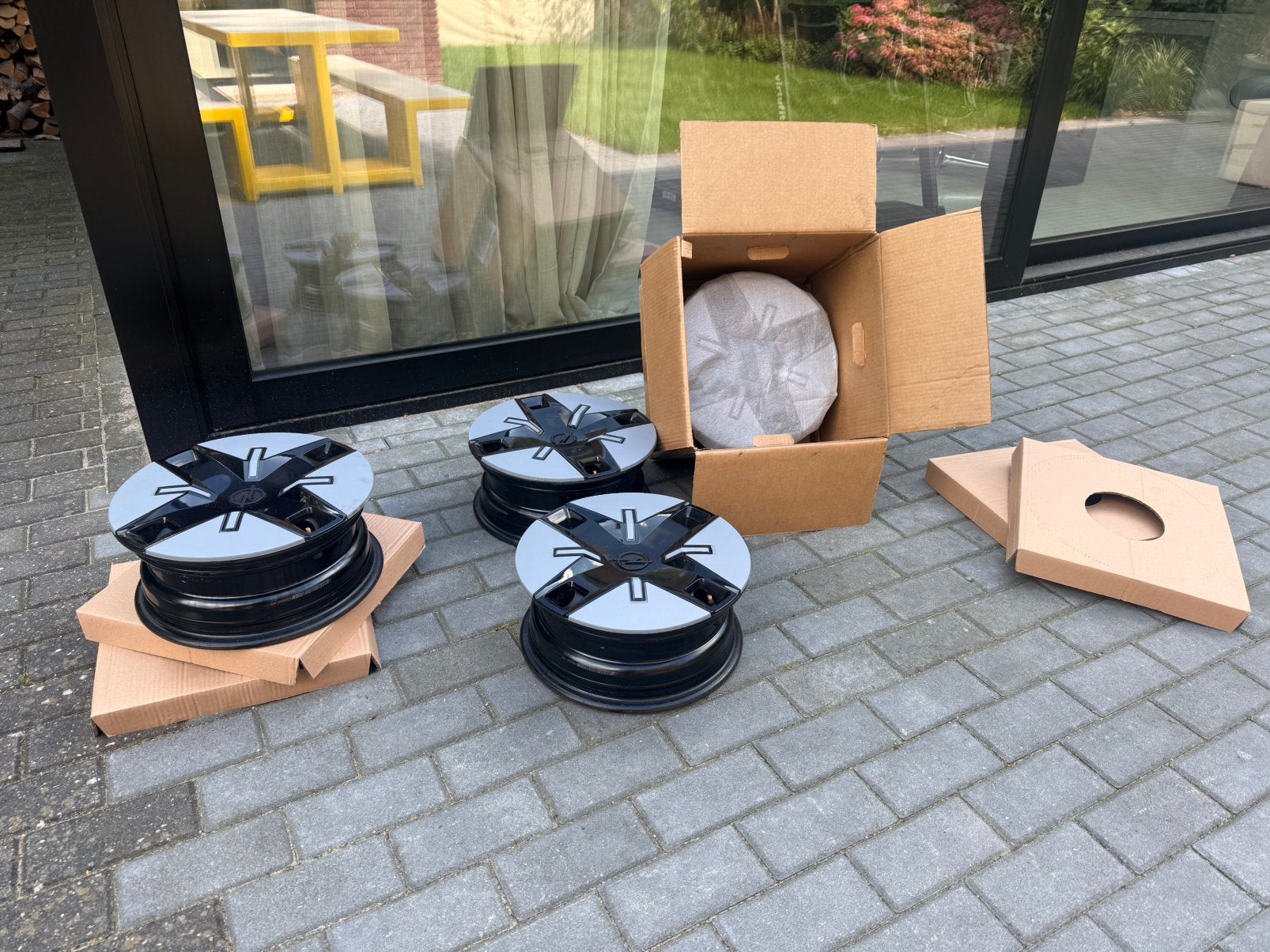Opel E-Rocks velgen en wieldoppen als nieuw, Auto-onderdelen, Ophalen, 14 inch, Velg(en)