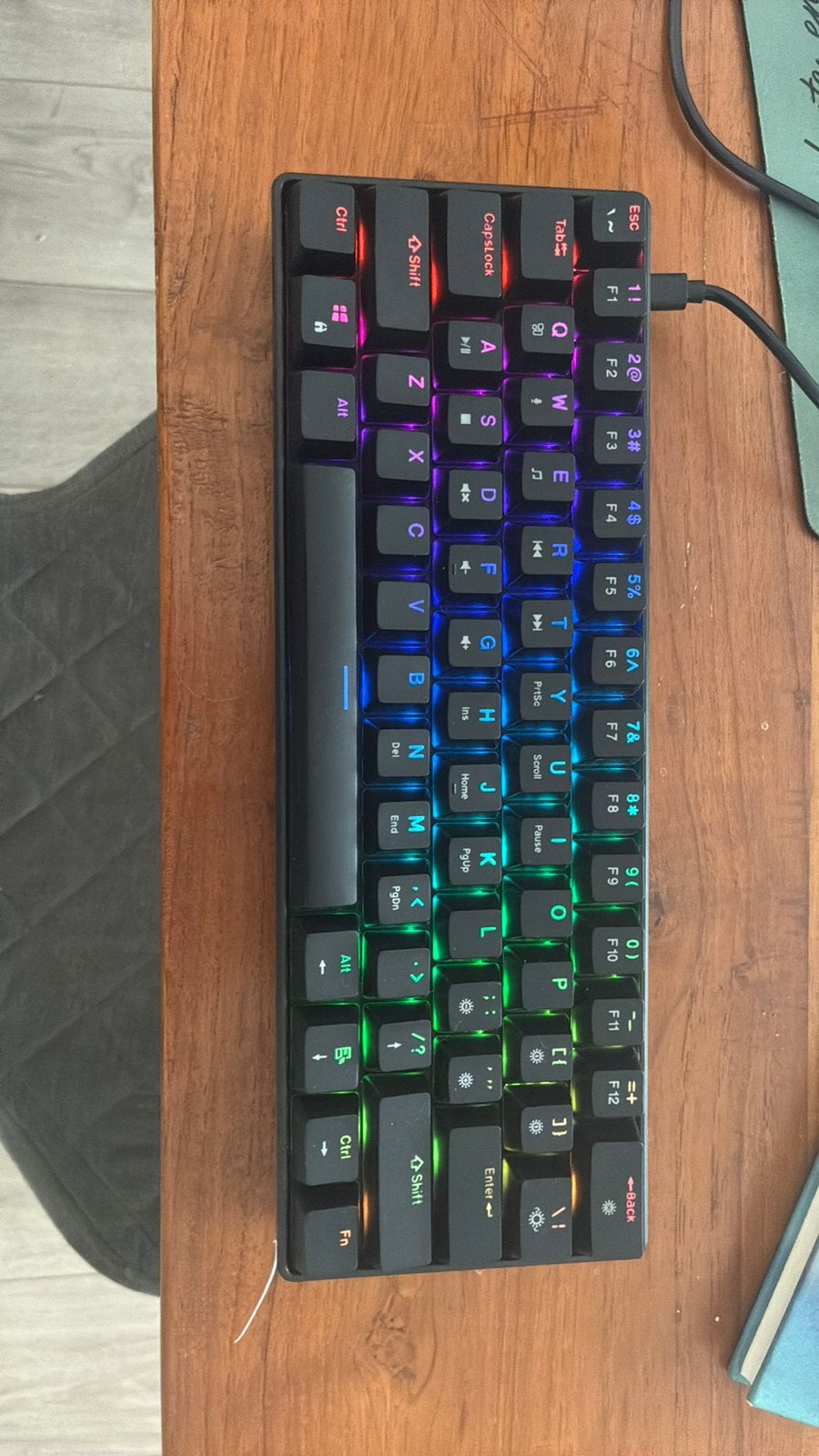 QW GMK-6700 keyboard z.g.a.n., Ophalen of Verzenden, Zo goed als nieuw