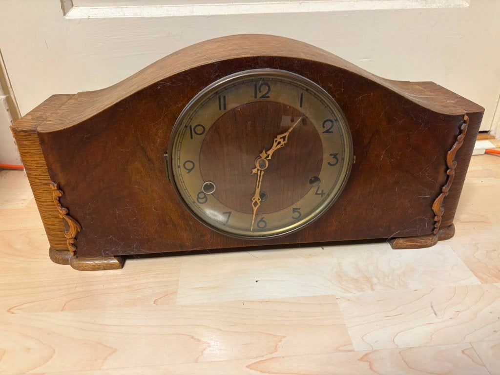 Antieke Junghans tafelklok van hout met opwindsleutel, Antiek en Kunst, Antiek | Klokken, Ophalen