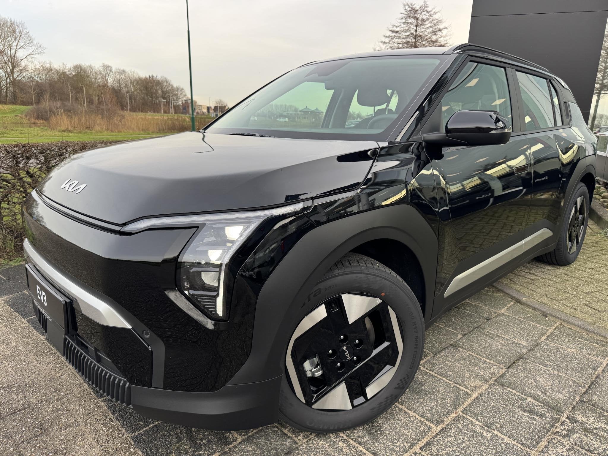 Kia EV3 Air 58.3 kWh Inclusief 3000 Euro Inruilpremie Comple, Auto's, EV3, Stof, 1700 kg, Nieuw