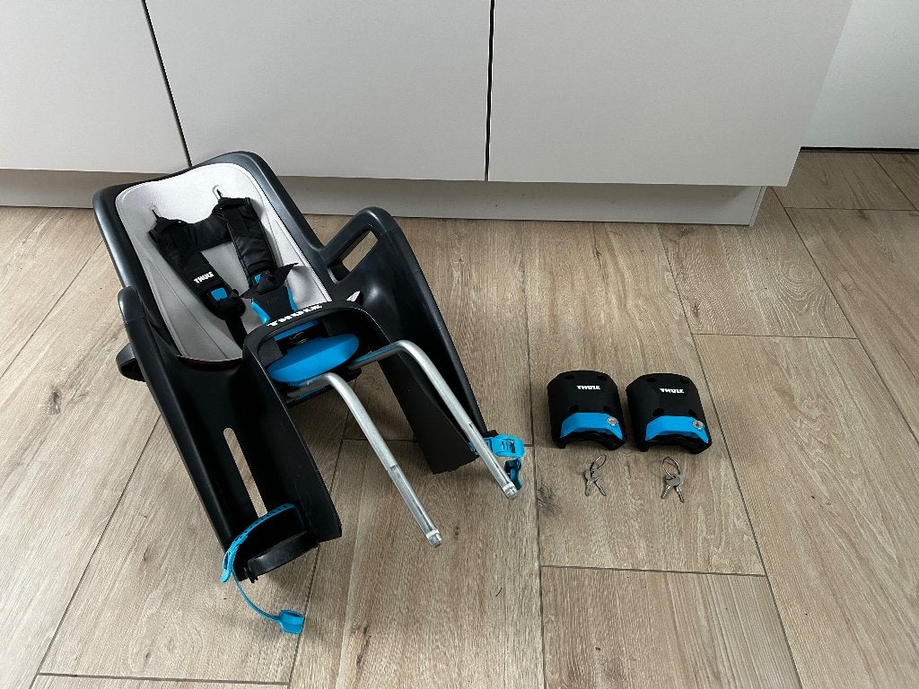 Thule RideAlong achterzitje met twee sleutels, Fietsen en Brommers, Fietsaccessoires | Fietsstoeltjes, Achterzitje, Voetsteuntjes