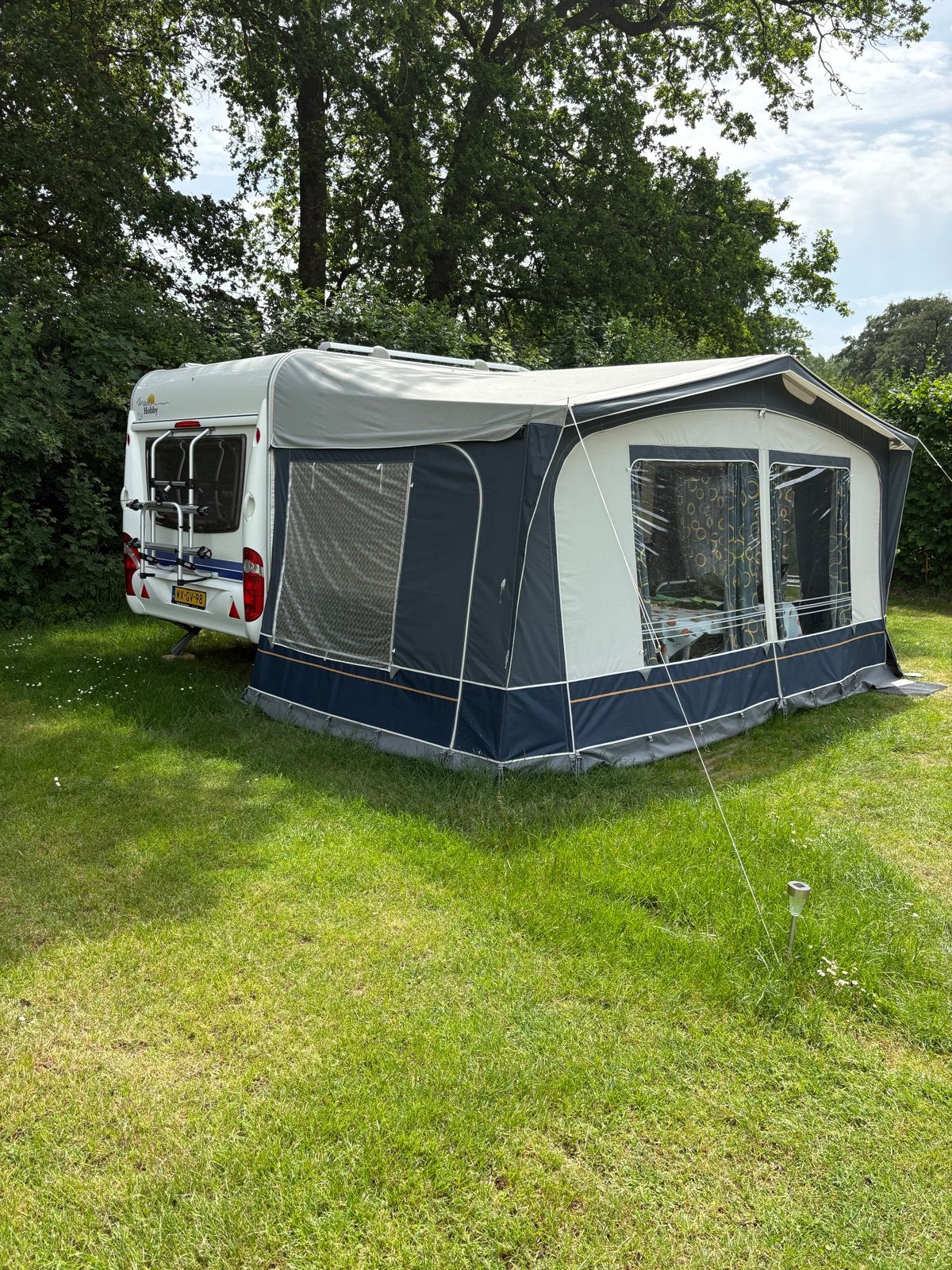 Hobby Excellent 450 met mover, voortent en reisluifel, Caravans en Kamperen, Rondzit, Hobby, Omvormbare zithoek, 750 - 1000 kg