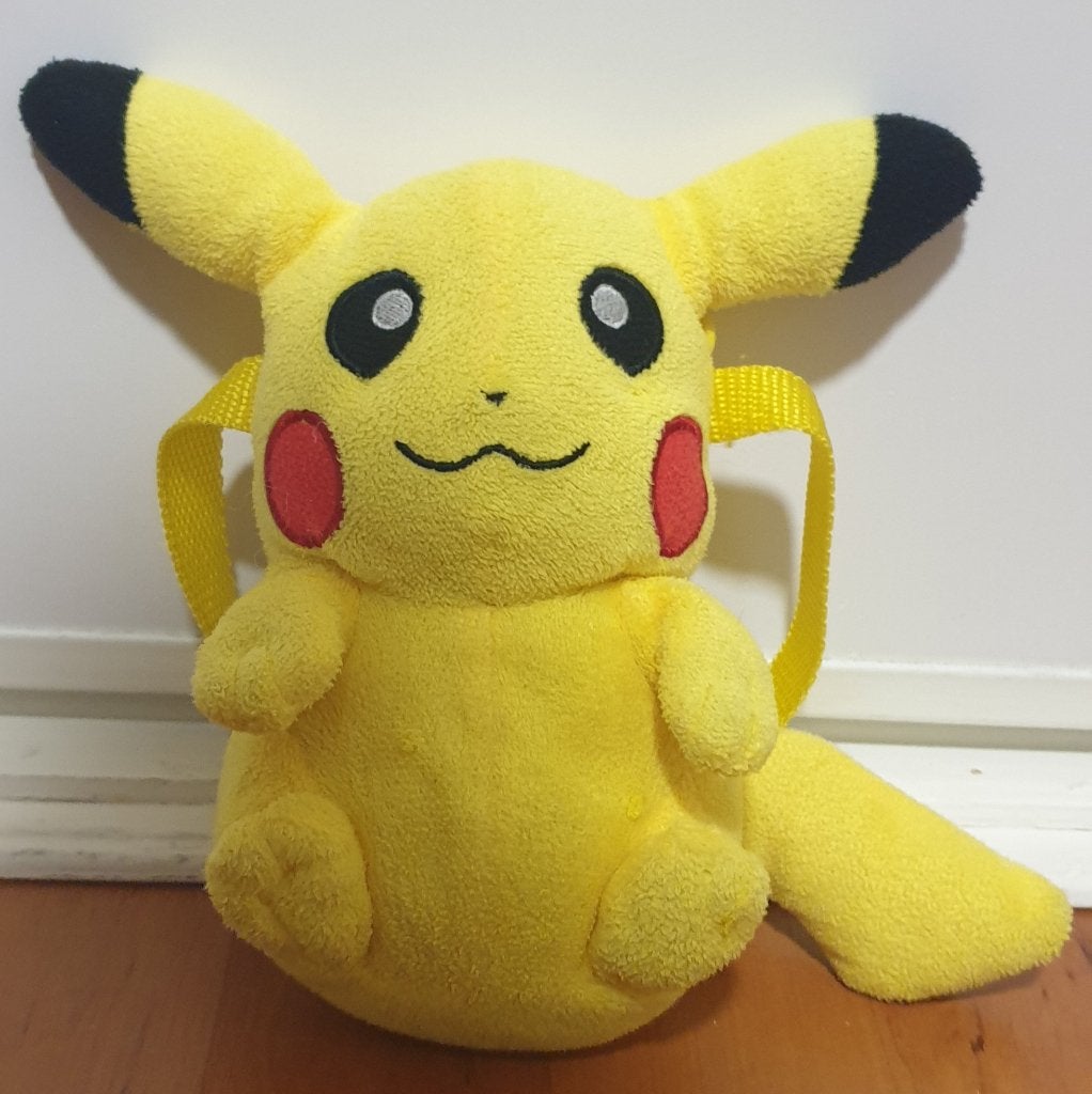 Pikachu Tasje & Knuffel in Één – Pokémon, Geel, Overige typen, Ophalen of Verzenden, Zo goed als nieuw
