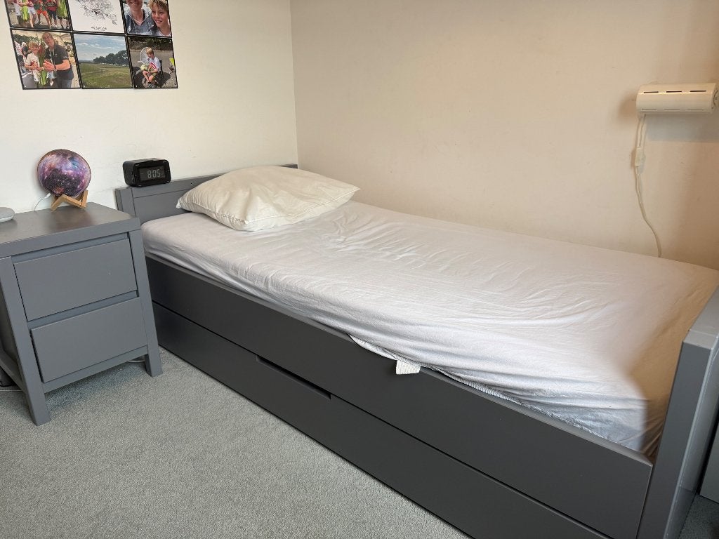 Bopita bed (90x200 cm) met logeerbed en nachtkastje, Ophalen, 85 tot 100 cm, Gebruikt, Lattenbodem