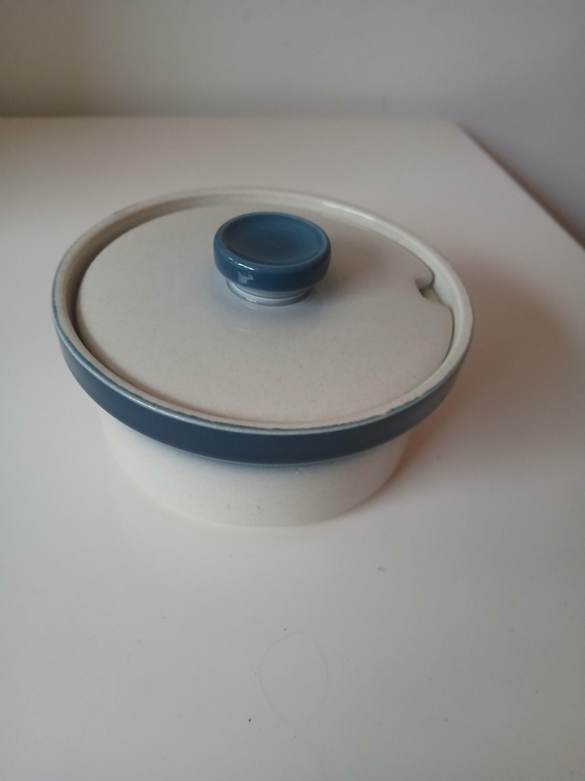 Wedgwood Blue Pacific dekschaal, Antiek en Kunst, Ophalen of Verzenden