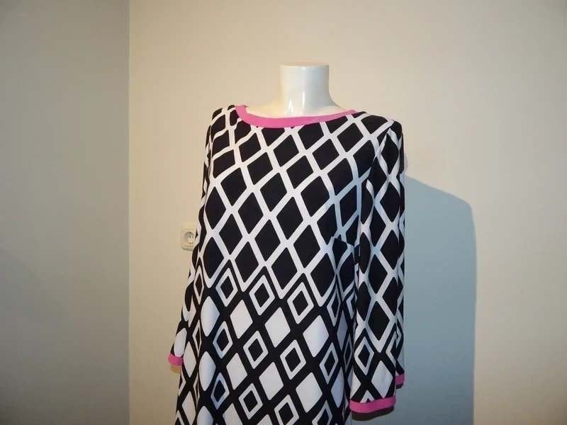Joseph Ribkoff zwart wit jurkje stretch motief roze accent40, Maat 38/40 (M), Joseph Ribkoff, Zo goed als nieuw, Boven de knie