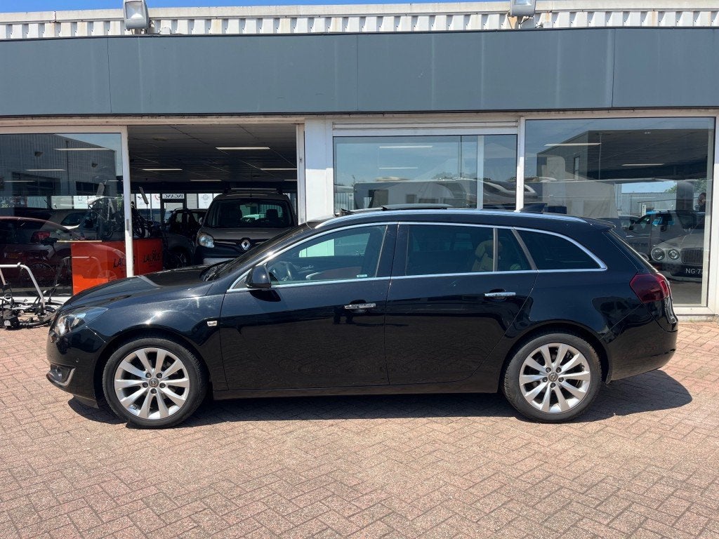Opel INSIGNIA 1.4 T Innovation Sp.T. Clima Cruise Pano CarPl, Auto's, Opel, Gebruikt, Euro 6, 4 cilinders, Zwart