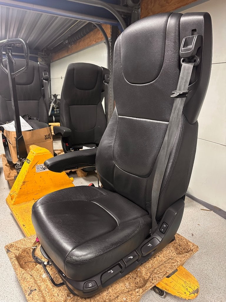 DAF XF/CF bestuurders vrachtwagenstoel in leer bekleed., Ophalen of Verzenden, Gebruikt, DAF, Interieur en Bekleding
