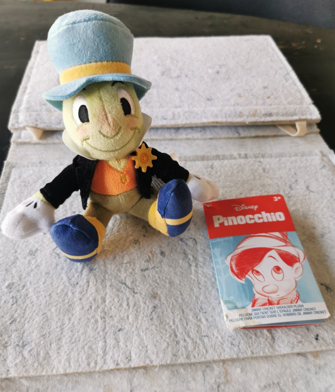 Disneyland Paris, Schouderzitter Japie Krekel NIEUW, Ophalen of Verzenden, Overige figuren, Nieuw, Knuffel