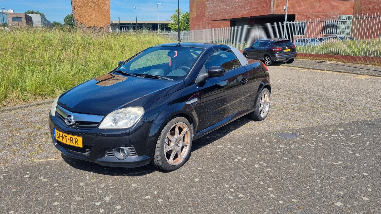 Opel Tigra 1.4 16V Twintop AUT 2004 Zwart, Auto's, Opel, 4 cilinders, Cabriolet, Origineel Nederlands, 1364 cc