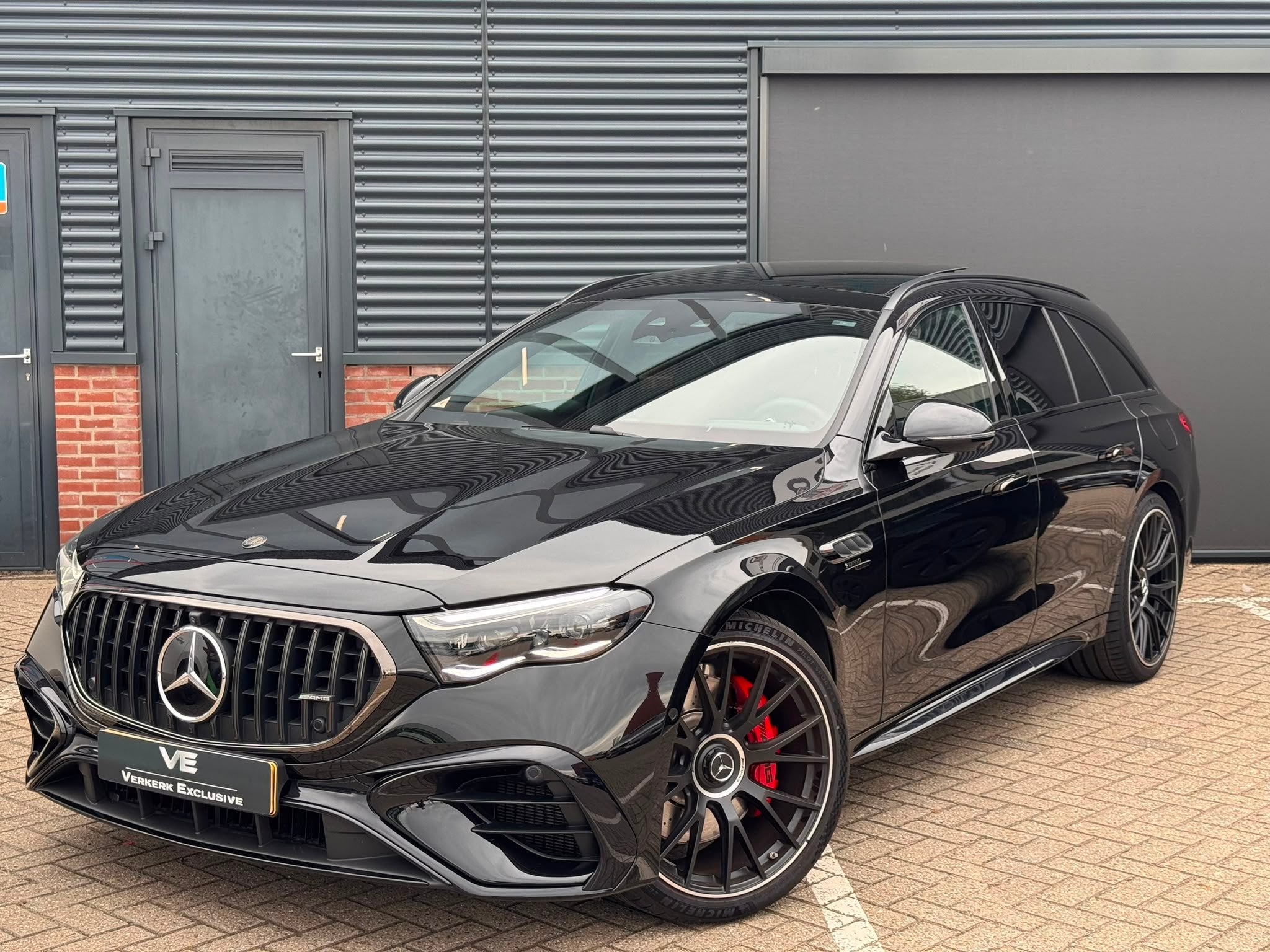 Mercedes-Benz AMG E 53 HYBRID Performance Pano Hyperscreen B, Auto's, Mercedes-Benz, Automaat, Automatische klimaatregeling, Gebruikt