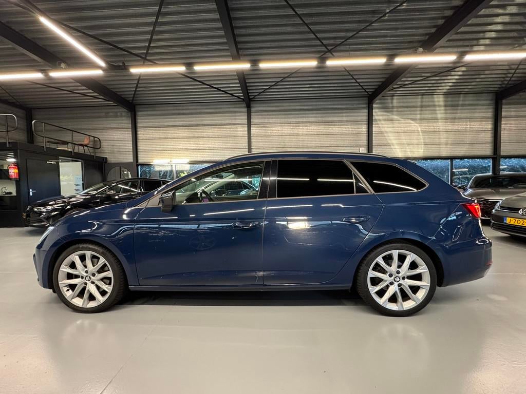 Seat Leon ST 2.0 TDI FR DSG PANO/LED/CARPLAY/CAMERA, Gebruikt, Euro 6, 4 cilinders, Leder