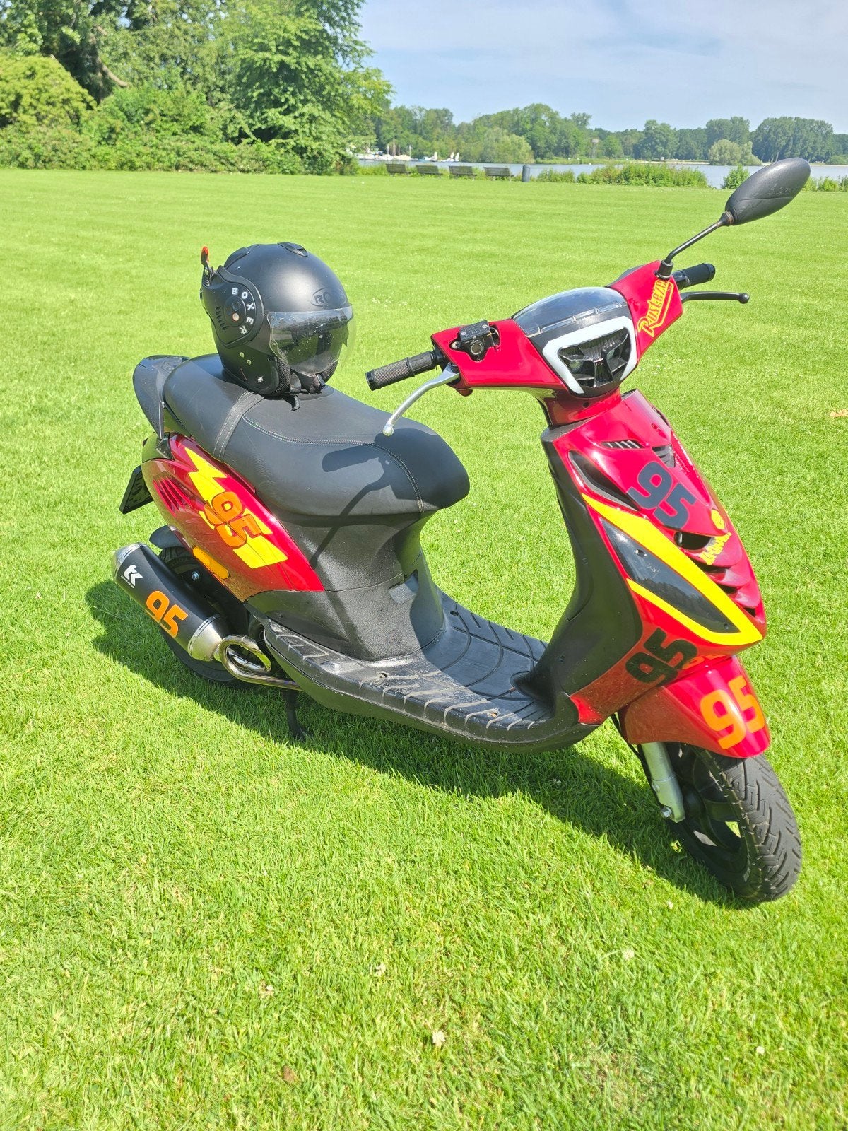 Piaggio Zip brom Lightning McQueen Unieke Custom Scooter, Fietsen en Brommers, Ophalen, Zo goed als nieuw, Benzine, Zip