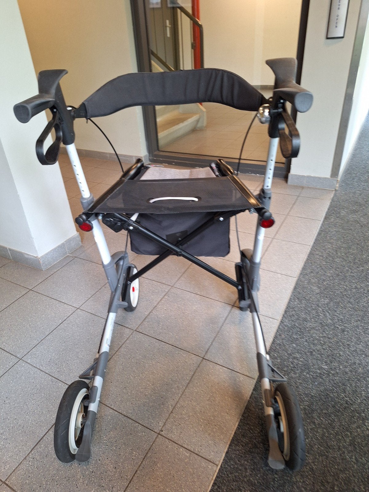 Foto 4 van Rollator lichtgewicht topra troja 5Glees beschrijving NW.ST