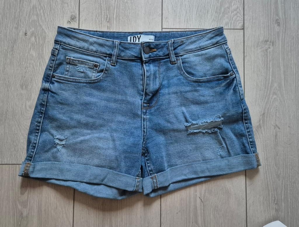 Korte Spijkerbroek van JDY maat M, Kleding | Dames, Broeken en Pantalons, Maat 38/40 (M), Kort, Blauw, Ophalen of Verzenden