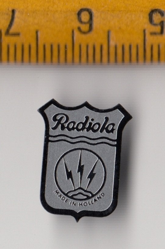 Radiola Radio embleem schildje logo A, Ophalen of Verzenden