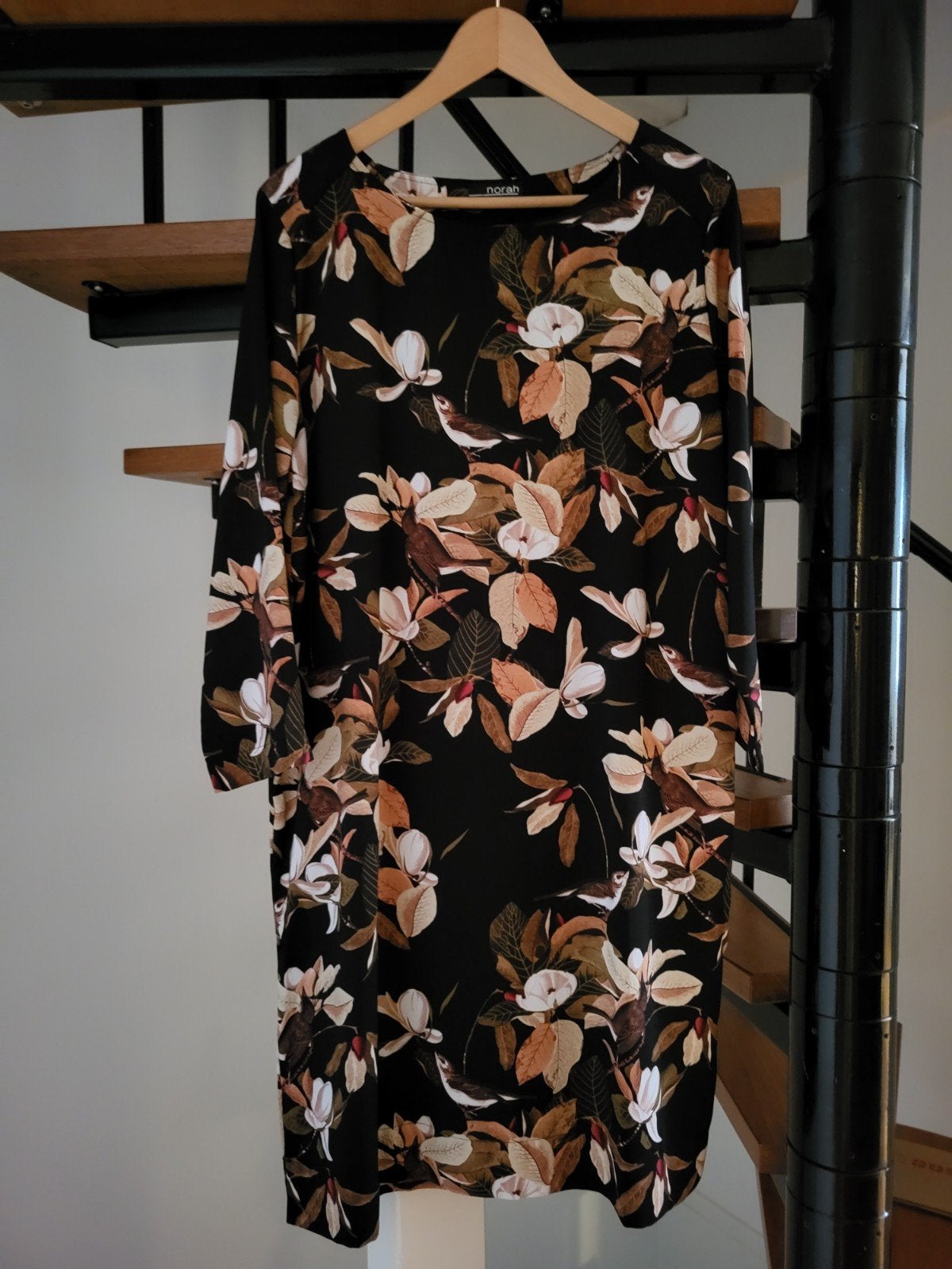 Norah jurk met bloemen- en vogelprint, maat 40, Kleding | Dames, Jurken, Maat 38/40 (M), Zwart, Ophalen of Verzenden, Zo goed als nieuw