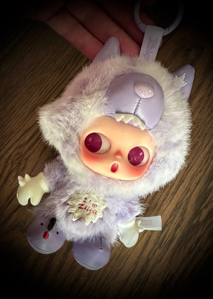 Veiled Zsiga Vinyl Plush Pendant poppetje tas hanger lila, Ophalen of Verzenden, Nieuw