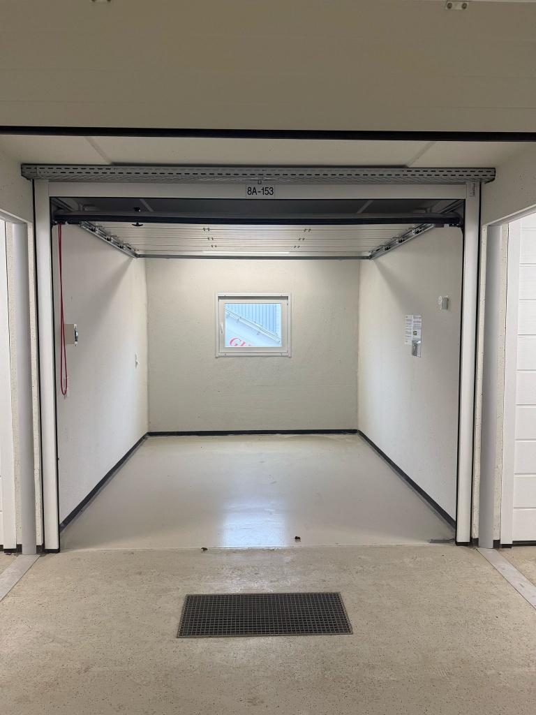 Luxe garagebox / werkruimte in Roosendaal, 12m2, 12 m², Huur, Bedrijfsruimte