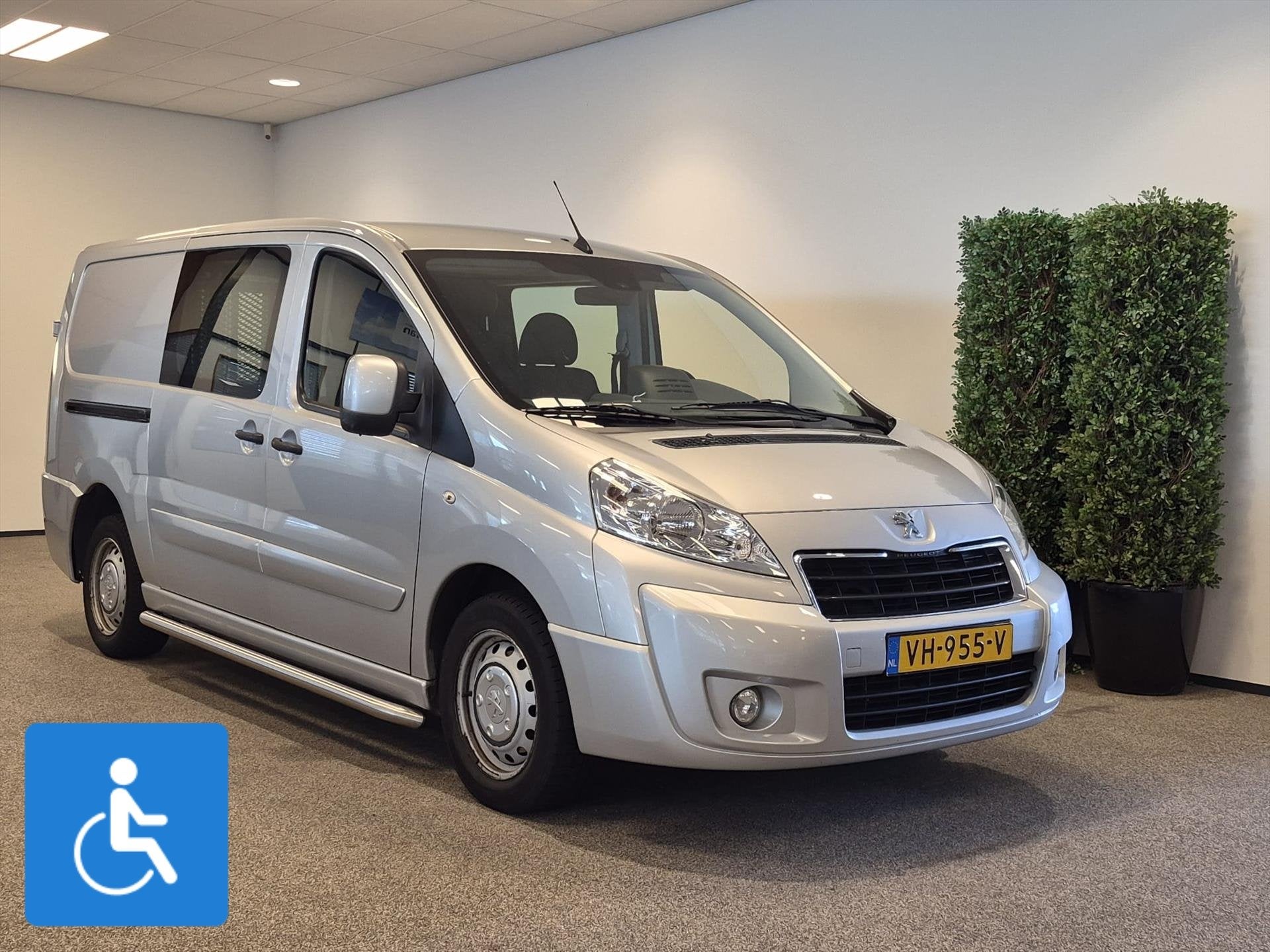 Peugeot Expert L2H1 Rolstoelbus 4+1 (airco), Stof, Gebruikt, Zwart, 4 cilinders
