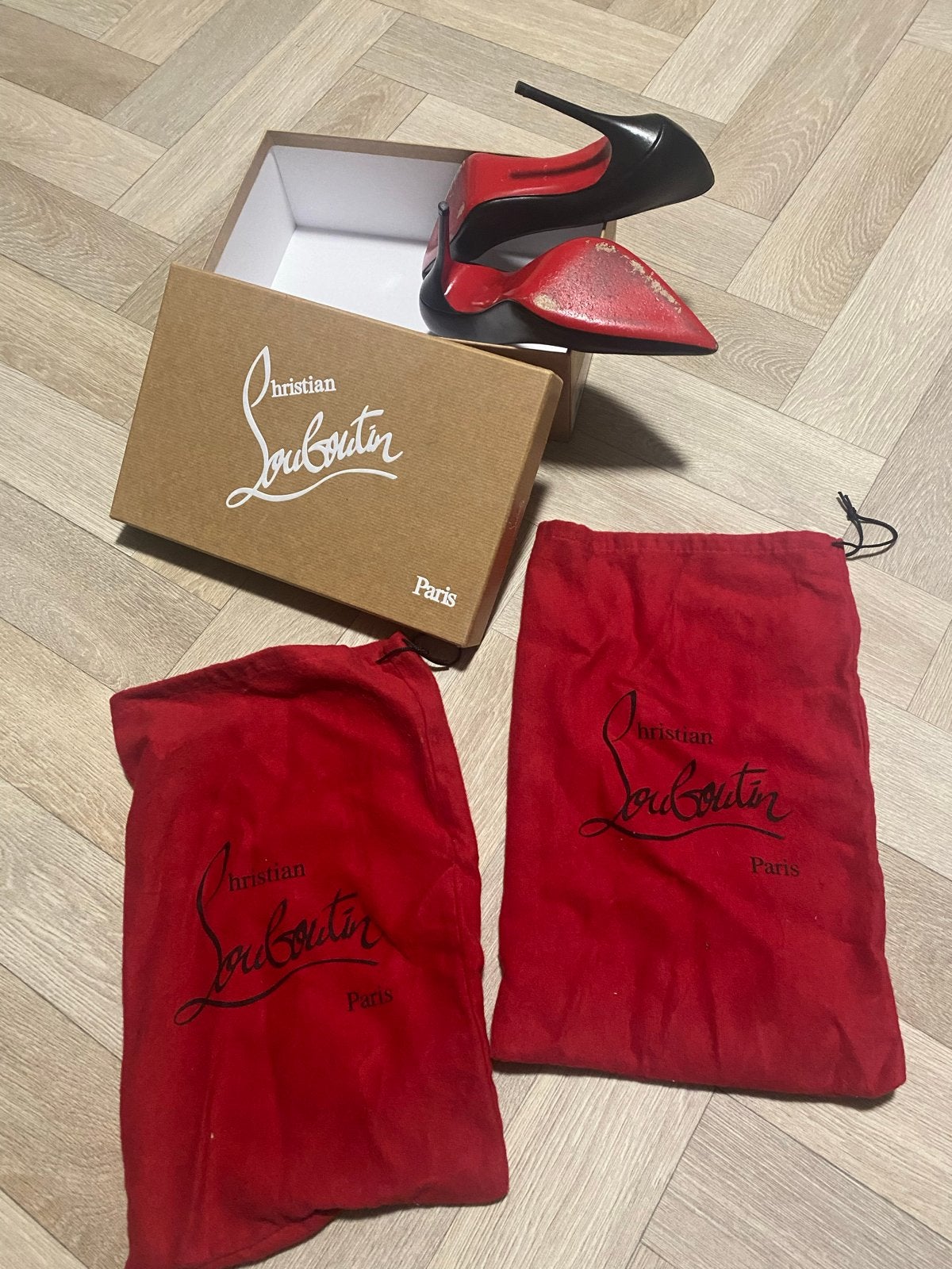 Christian Louboutin Pumps - Zwart met Rode Zool, Kleding | Dames, Schoenen, Pumps, Zwart, Ophalen of Verzenden, Gedragen