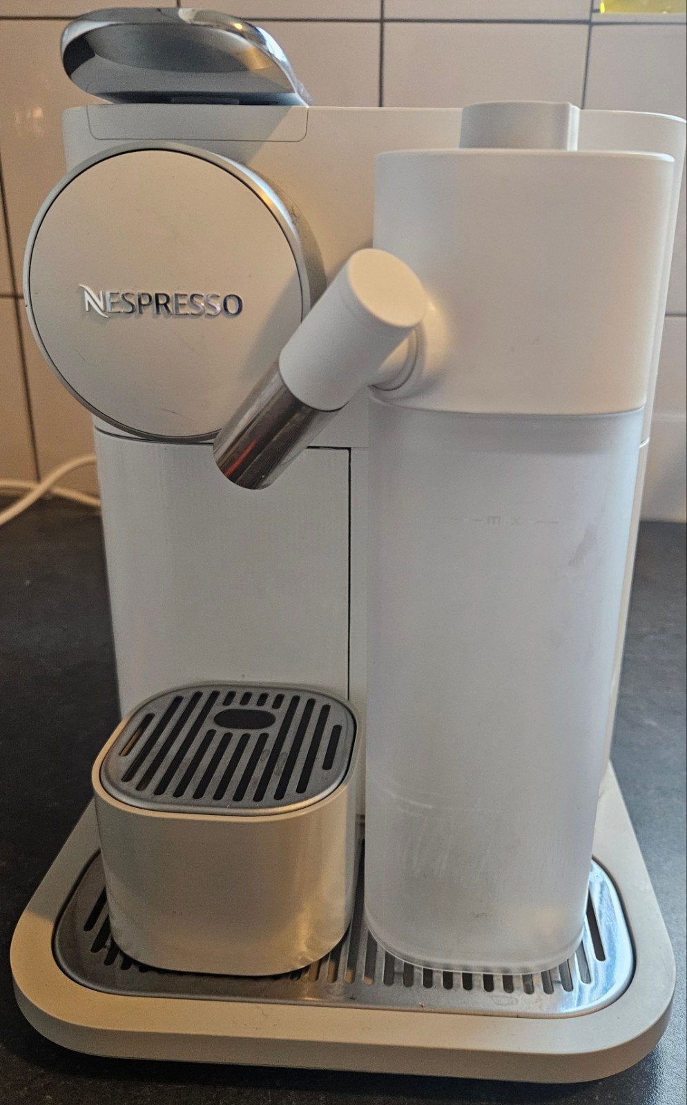 DeLonghi Nespresso Lattissima One EN500 W - Wit, Witgoed en Apparatuur, Koffiepads en cups, Espresso apparaat, Ophalen of Verzenden