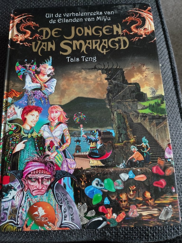 De Jongen van Smaragd Tais Teng hard cover in nette staat, Ophalen of Verzenden, Zo goed als nieuw