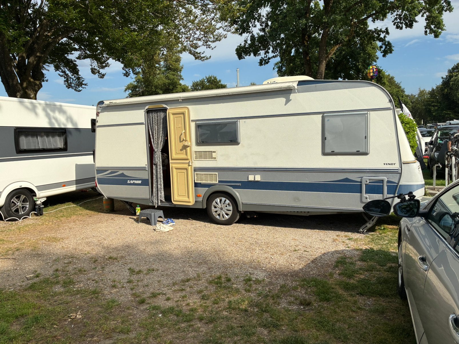 Fendt Saphir 550 TFK - Familiecaravan met stapelbed, Caravans en Kamperen, Stapelbed, Rondzit, Particulier, Fendt