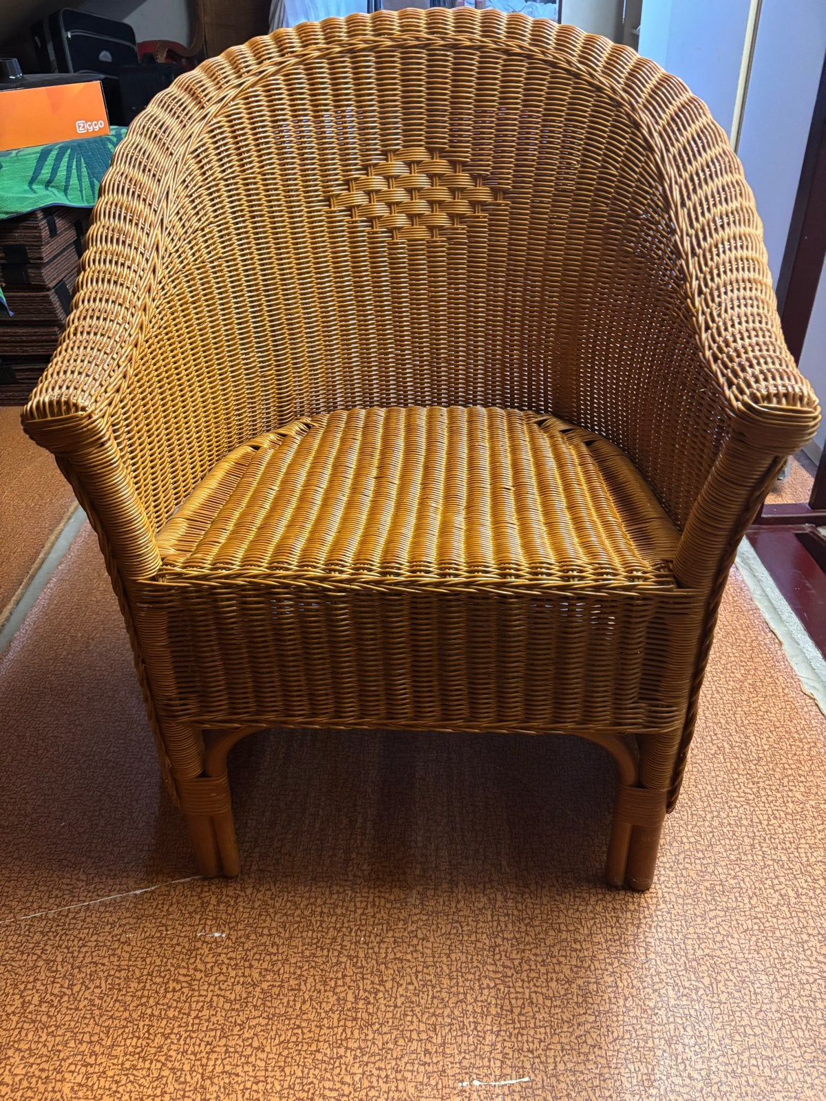 Rotan stoel met kussen, Huis en Inrichting, Stoelen, Ophalen, Gebruikt, Bruin, Riet of Rotan