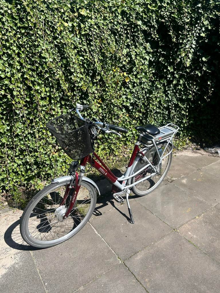 Stella elektrische fiets met mandje, Fietsen en Brommers, Elektrische fietsen, Overige merken, Gebruikt, Ophalen of Verzenden