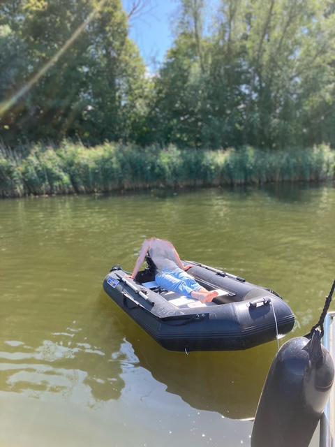 Rubberboot met buitenboordmotor 3.3 pk Aquaparx 280pro miii, Ophalen, Zo goed als nieuw